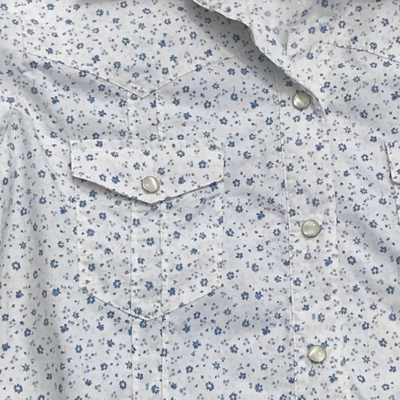 GAP Fitted Pearl Snap Shirt. - Picture 4 of 7